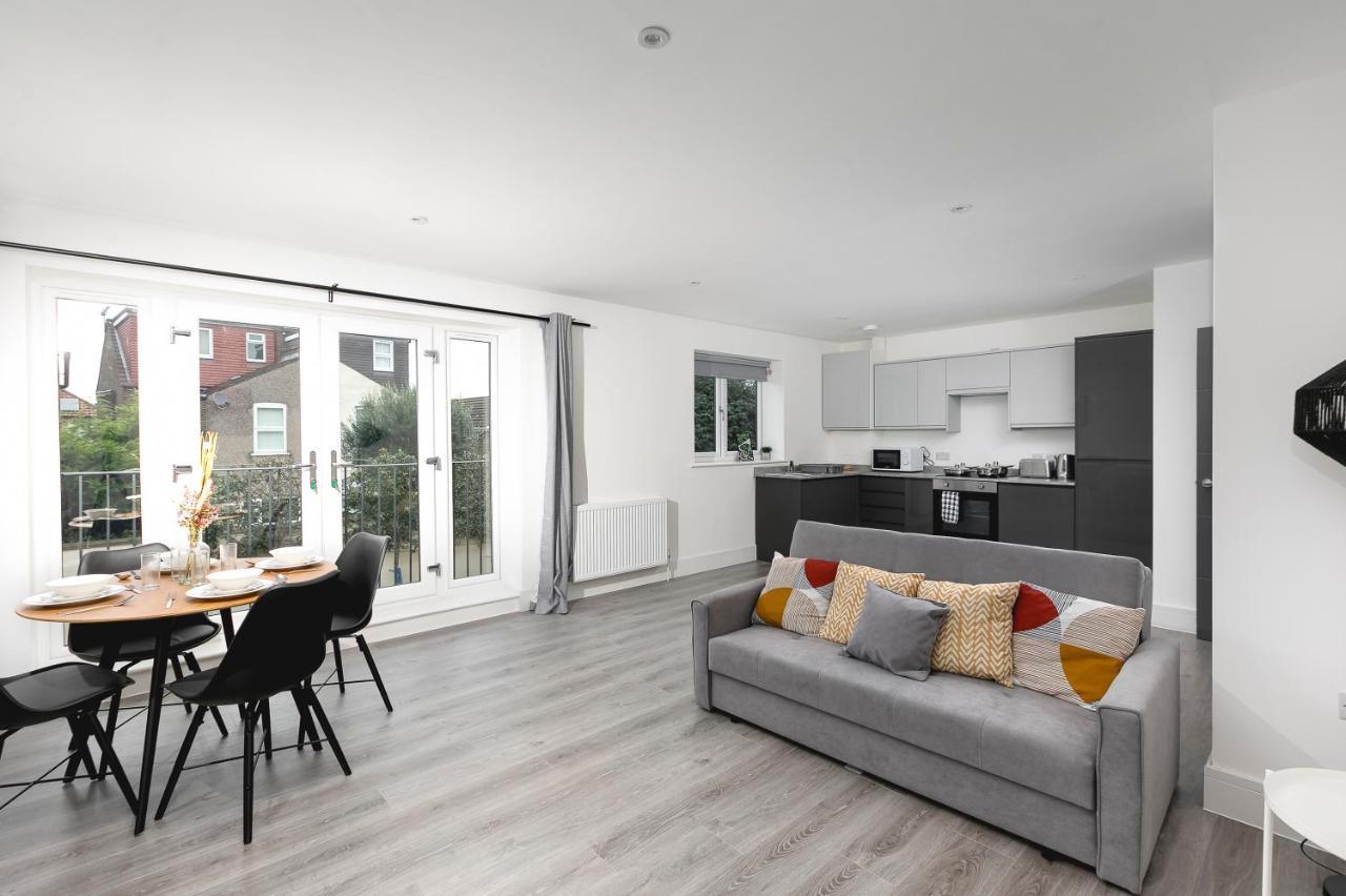 Skyvillion - London Enfield Chase Apartments With Parking & Wifi Экстерьер фото