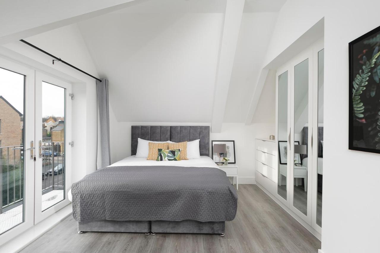 Skyvillion - London Enfield Chase Apartments With Parking & Wifi Экстерьер фото