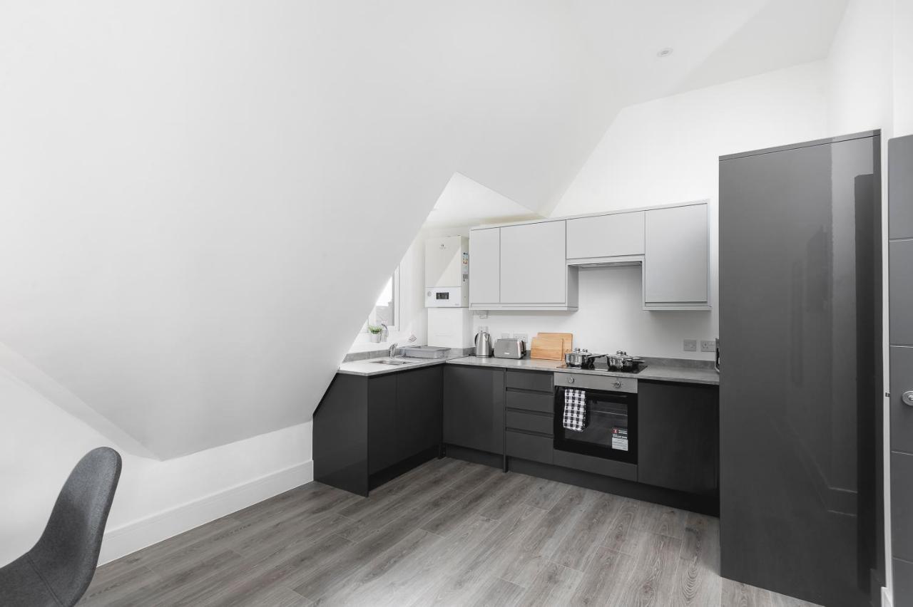 Skyvillion - London Enfield Chase Apartments With Parking & Wifi Экстерьер фото