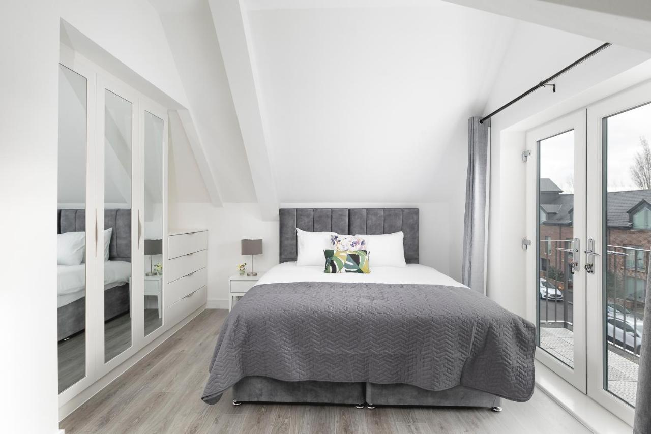Skyvillion - London Enfield Chase Apartments With Parking & Wifi Экстерьер фото