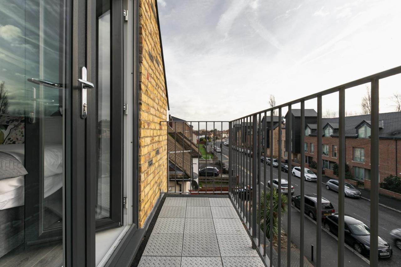 Skyvillion - London Enfield Chase Apartments With Parking & Wifi Экстерьер фото