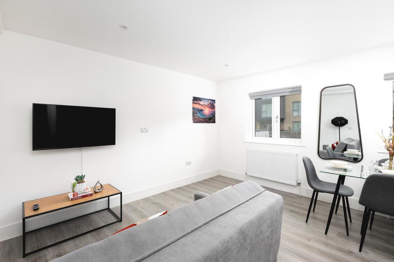 Skyvillion - London Enfield Chase Apartments With Parking & Wifi Экстерьер фото