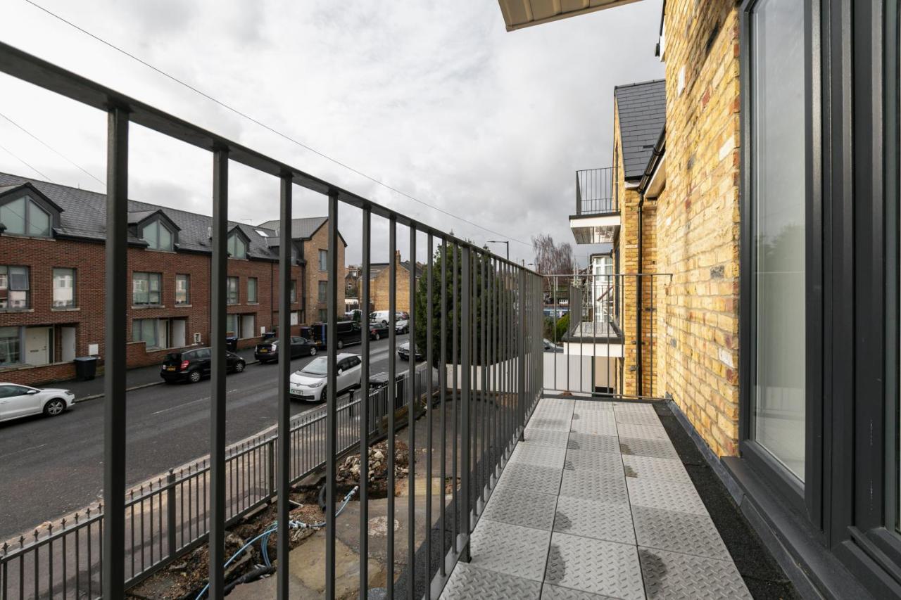Skyvillion - London Enfield Chase Apartments With Parking & Wifi Экстерьер фото
