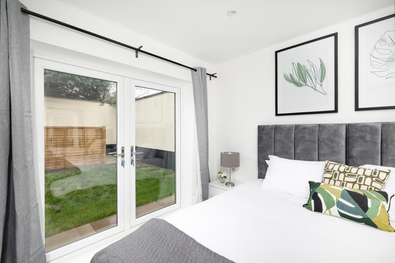 Skyvillion - London Enfield Chase Apartments With Parking & Wifi Экстерьер фото