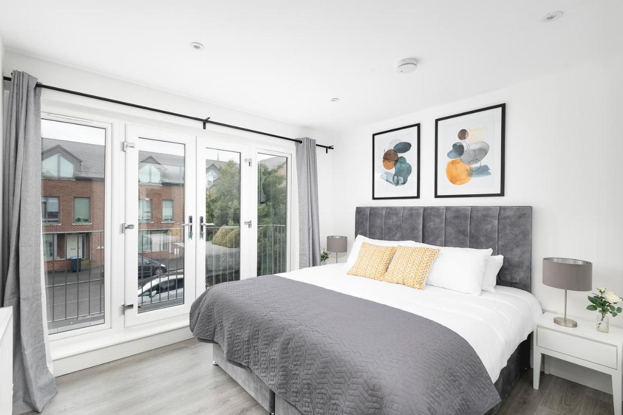Skyvillion - London Enfield Chase Apartments With Parking & Wifi Экстерьер фото