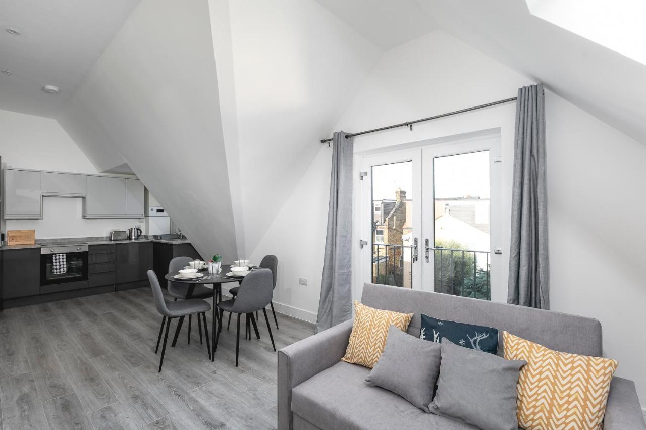 Skyvillion - London Enfield Chase Apartments With Parking & Wifi Экстерьер фото