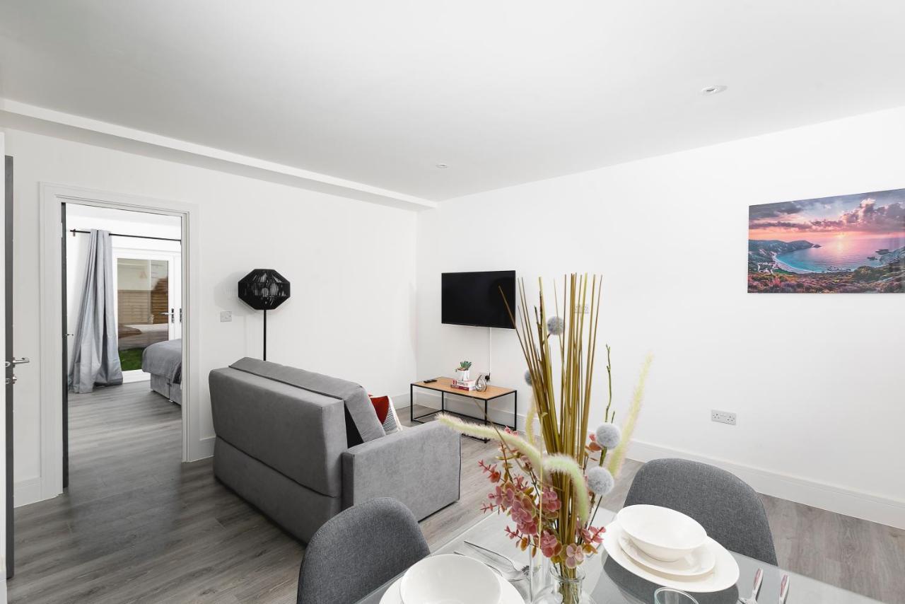 Skyvillion - London Enfield Chase Apartments With Parking & Wifi Экстерьер фото