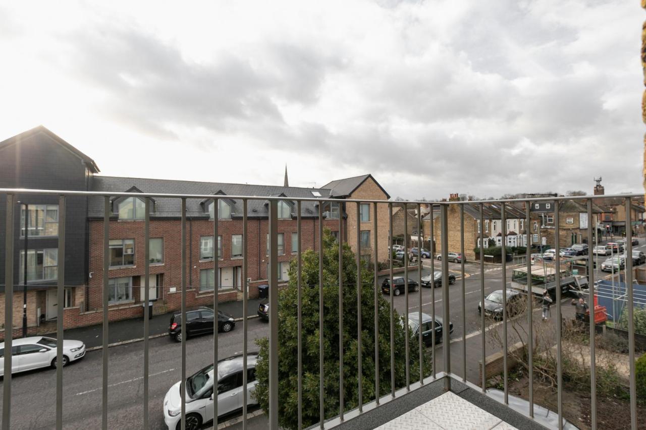 Skyvillion - London Enfield Chase Apartments With Parking & Wifi Экстерьер фото