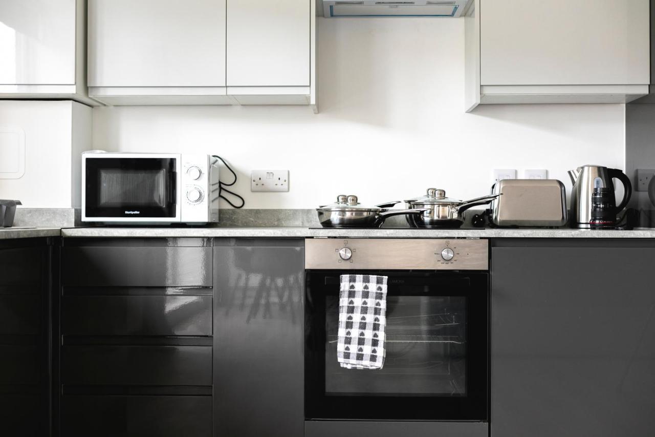 Skyvillion - London Enfield Chase Apartments With Parking & Wifi Экстерьер фото