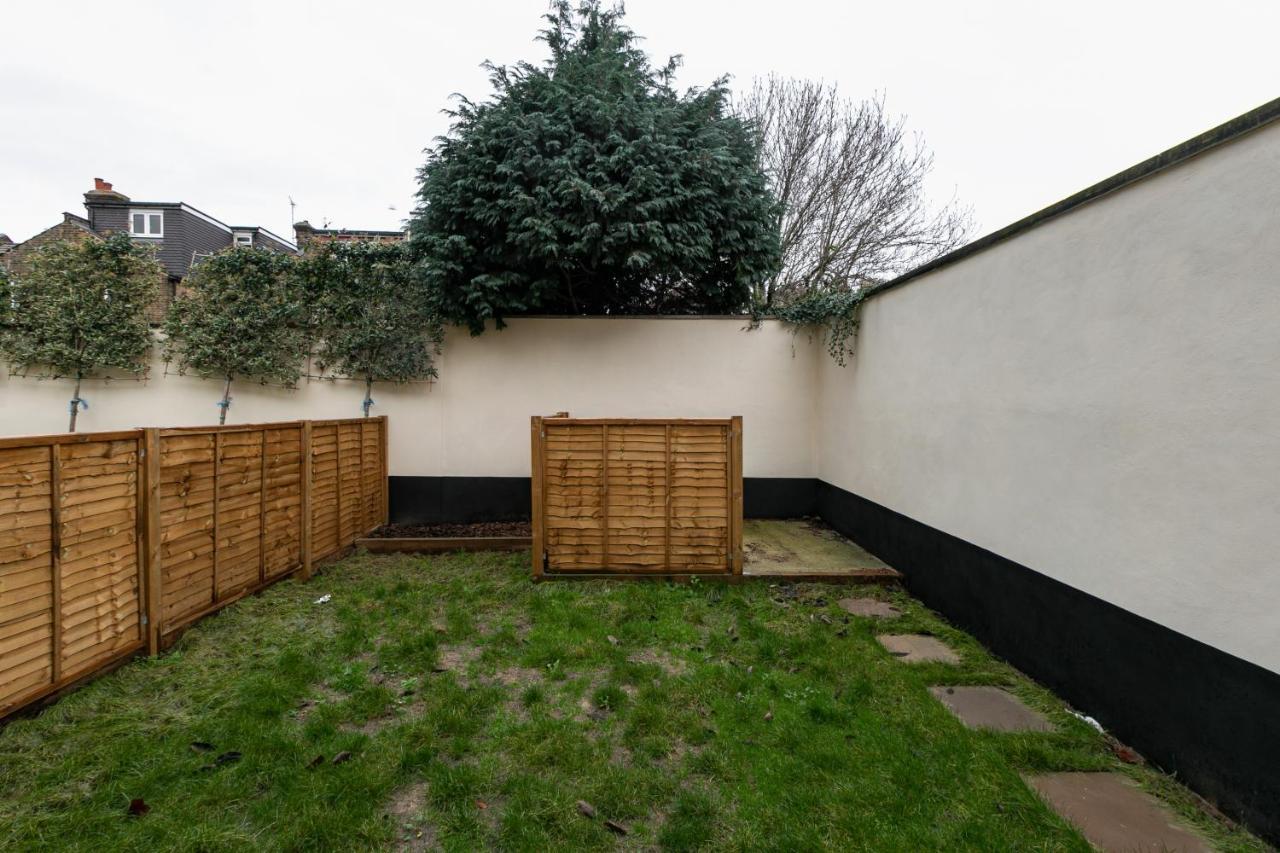 Skyvillion - London Enfield Chase Apartments With Parking & Wifi Экстерьер фото