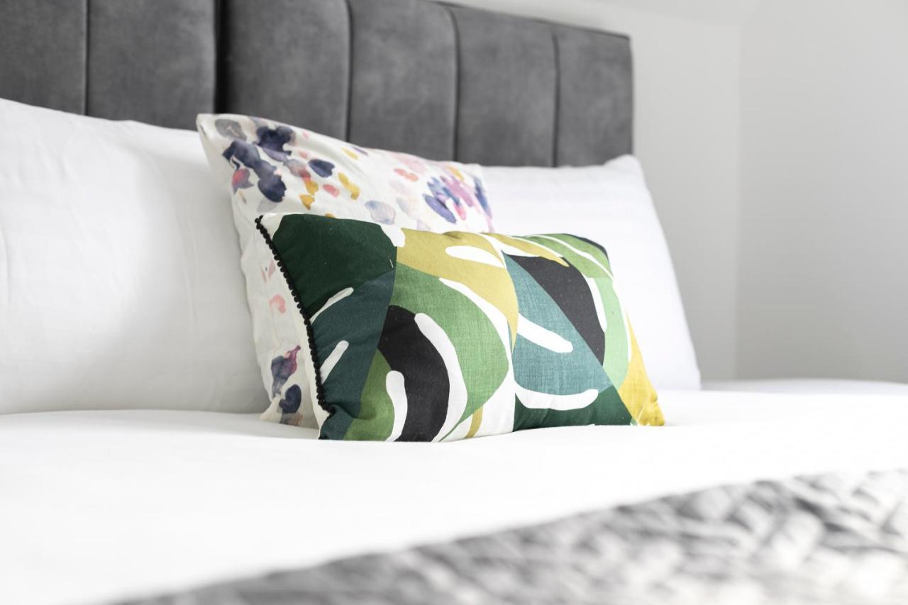 Skyvillion - London Enfield Chase Apartments With Parking & Wifi Экстерьер фото