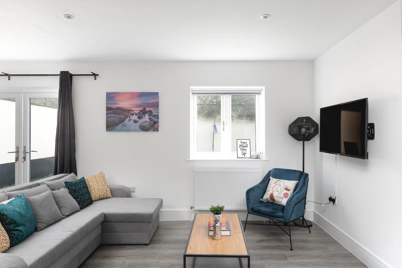 Skyvillion - London Enfield Chase Apartments With Parking & Wifi Экстерьер фото